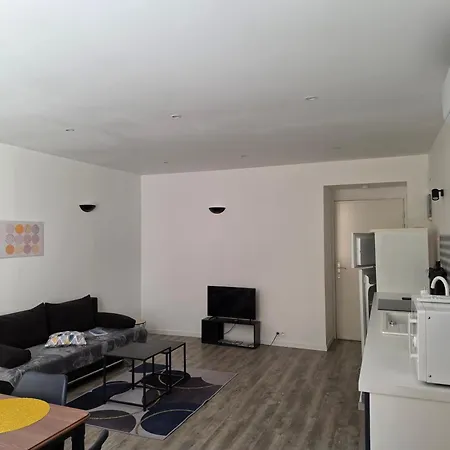 Apartman De Charme Avec Cour Au Calme